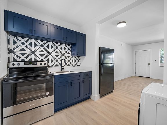 3rd image of 326 8th Ave NE APT 7