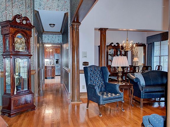 3rd image of 3402 Ramblewood Cir NW