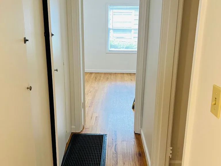 1bed/1bath Garden Level Apartment near N Interstate Ave — Photo 10