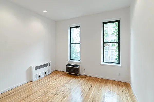 Rented by Bond New York | media 4