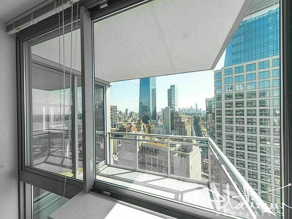 3rd image of 505 W 37th St APT 29D