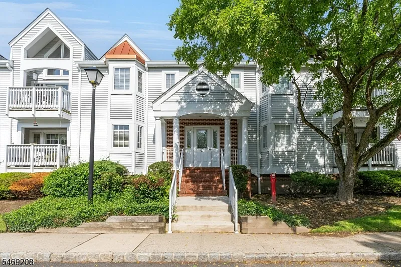 2 bed, 2.0 bath, $3,750 — Photo 2