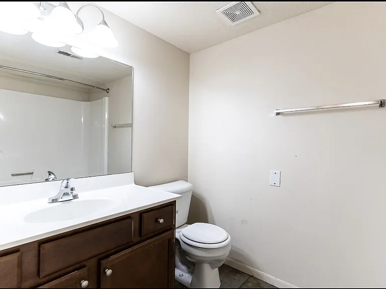 2700 W Forrest Hill Ave — Photo 9