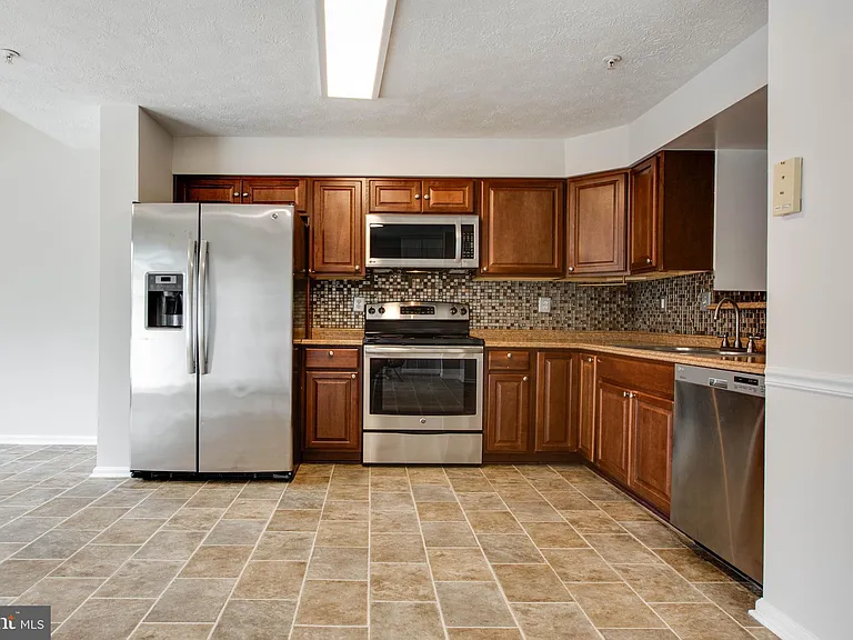 8125 Gray Stone Ln — Photo 14