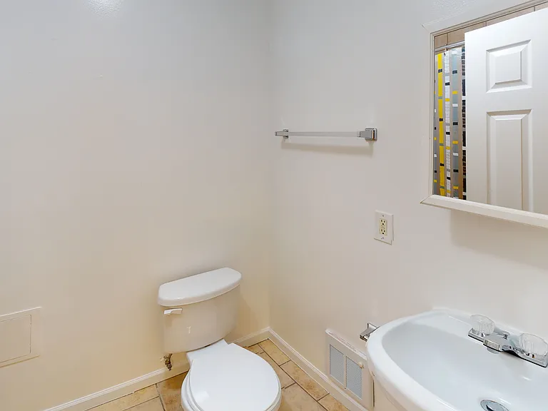 608 3rd St NE — Photo 5