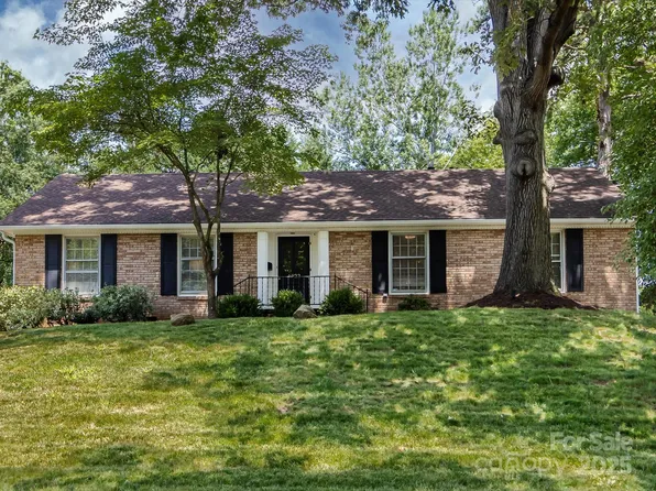 6922 Woodstock Dr, Charlotte, NC 28210