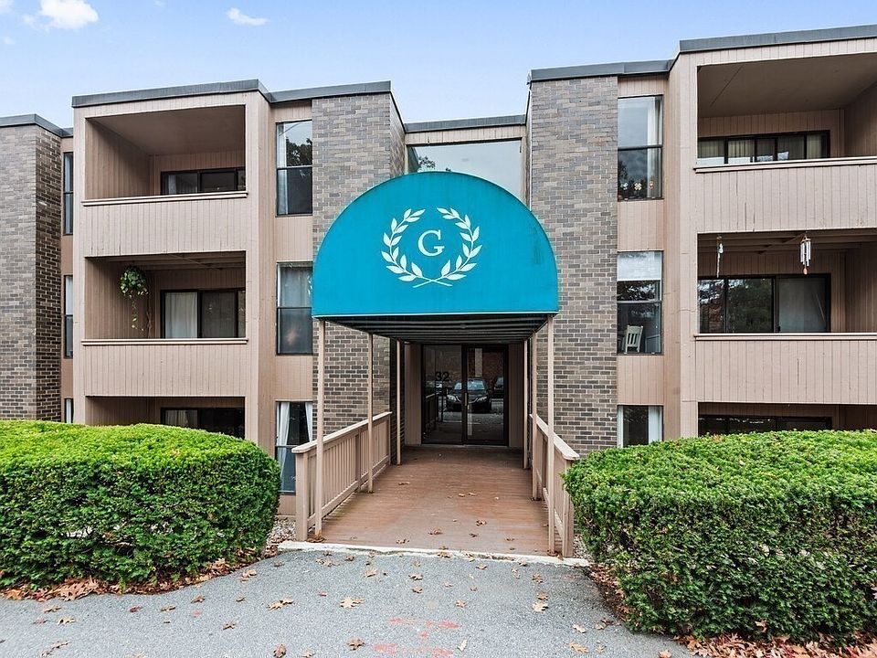 1st image of 32 Shrewsbury Green Dr Unit D
