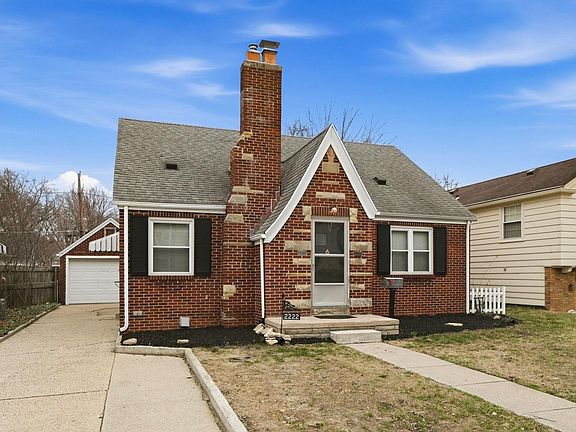 5th image of 2222 Opechee Way