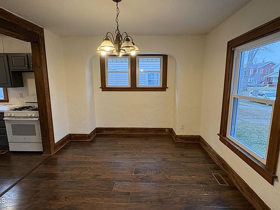 5th image of 839 Brighton Ave