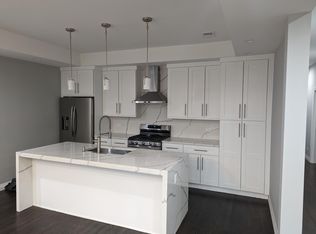 7427 W Addison St #2F, Chicago, IL 60634