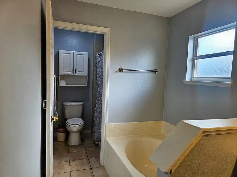 952 Trumbull St — Photo 12