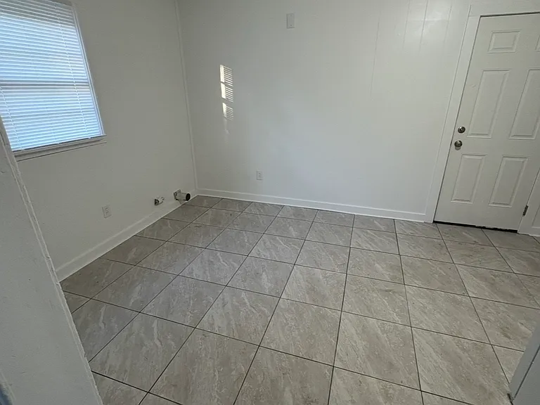 6804 Stinson Ct — Photo 3