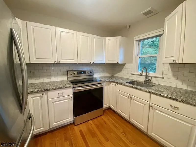 1 bed, 1.0 bath, $1,700 — Photo 2