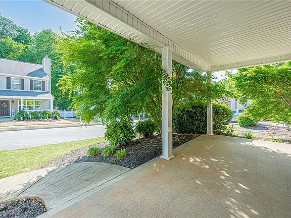 5th image of 316 Greystone Cir