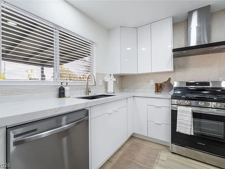 3138 Belvedere Dr — Photo 13