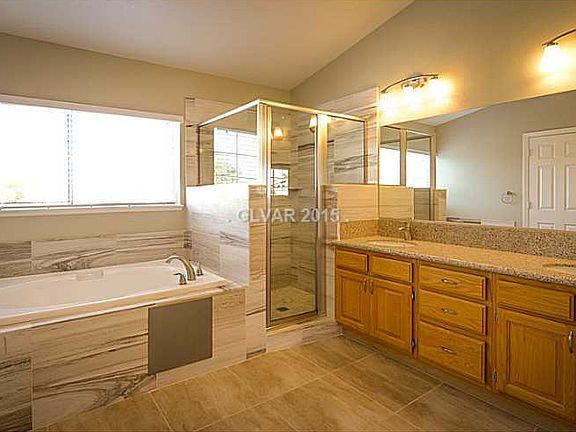 3rd image of 7583 Emerald Gardens Cir