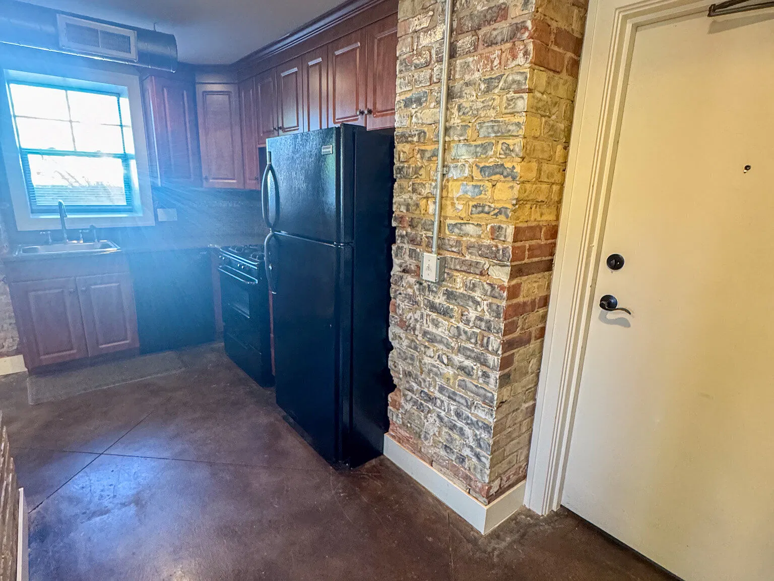 Downtown Studio with Central Air | Iowa Flats — Photo 3