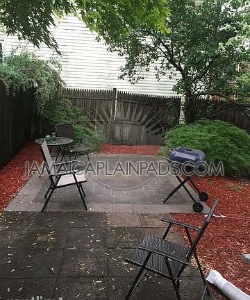 70 School St patio