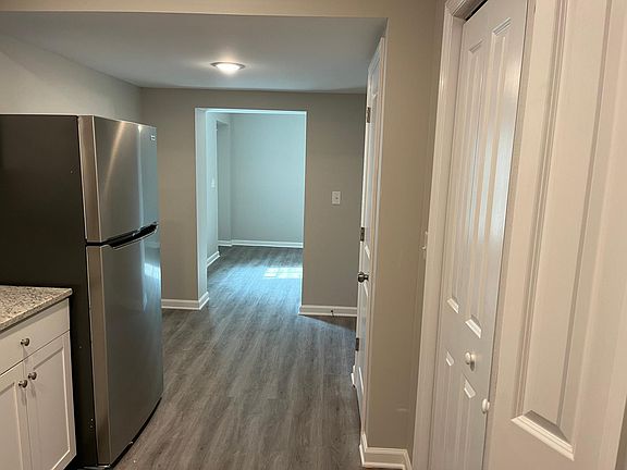 3rd image of 610 W Buena Vista Ave #2