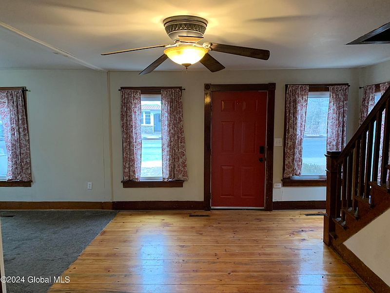 3rd image of 23 Warren Street