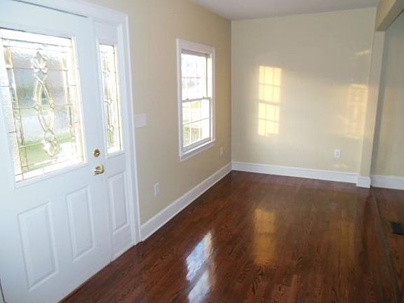3rd image of 2923 Fleetwood Ave SW