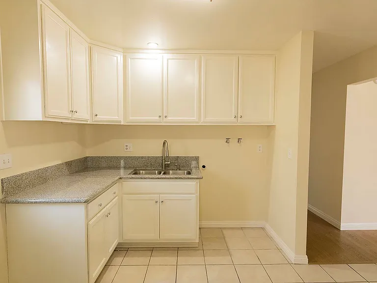 1932 Gates Ave #A — Photo 8