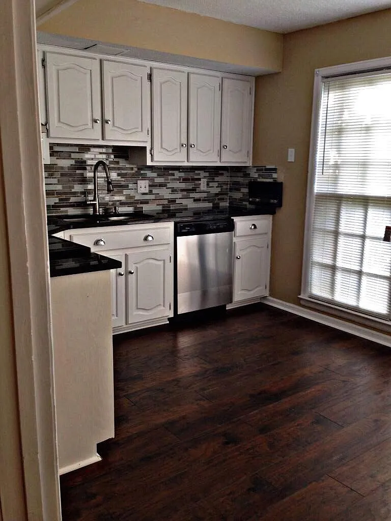 5725 Worchester Dr — Photo 2