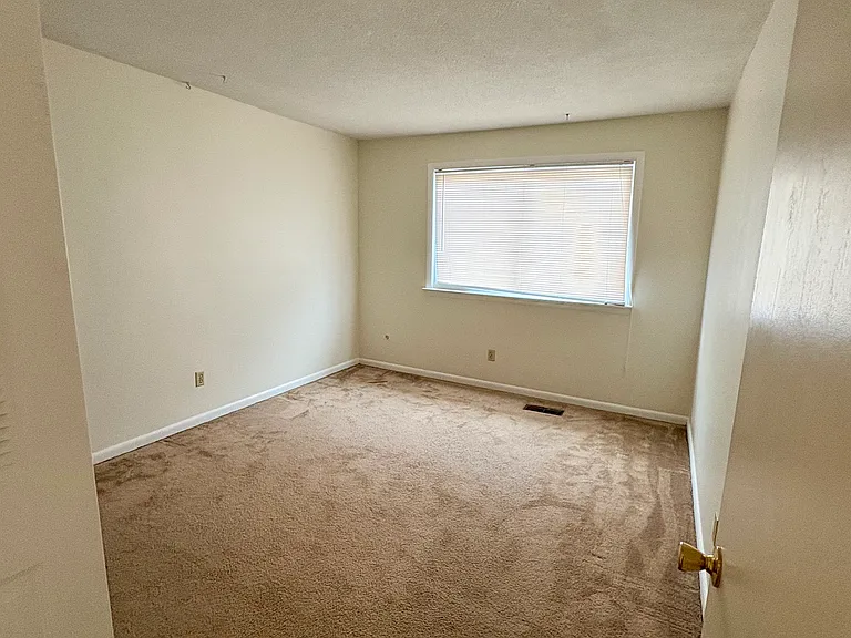 5026 Amboy Ct — Photo 9