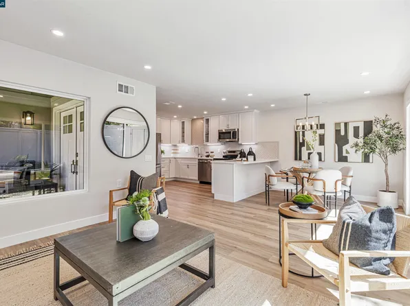 2340 Tice Creek Dr APT 2, Walnut Creek, CA 94595