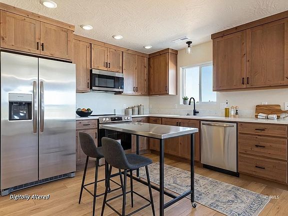 4th image of 130 E North Rim Ct