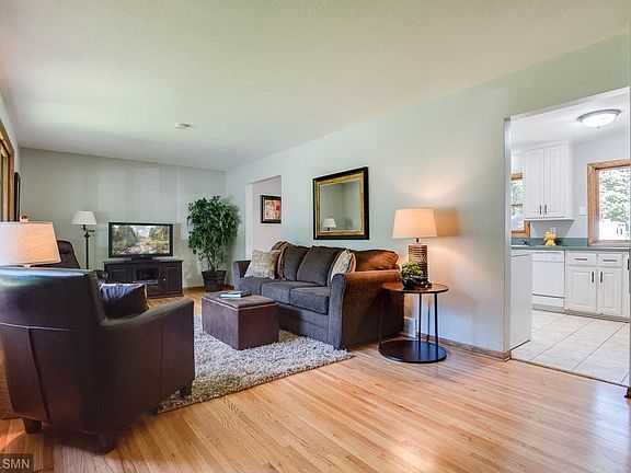 5th image of 4848 Stewart Ave