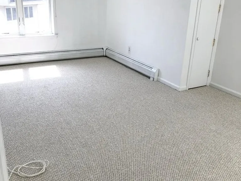 Outlook Ave — Photo 13