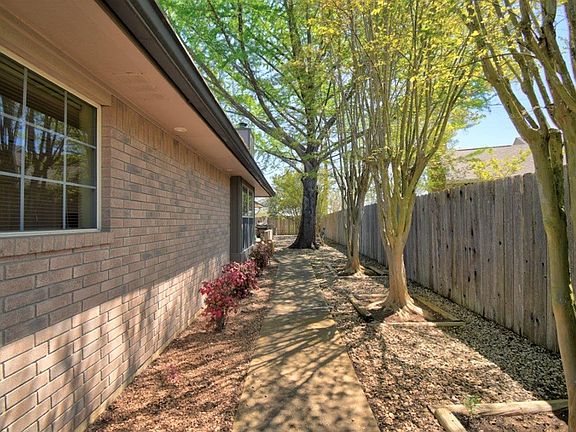 2nd image of 2518 Boyington Ln