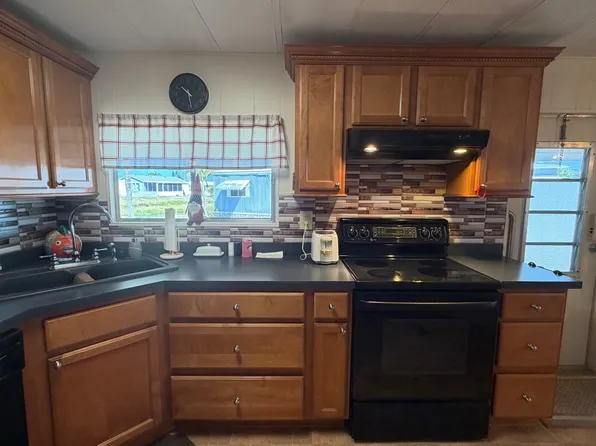 645 Tortugas Dr, North Fort Myers, FL 33917