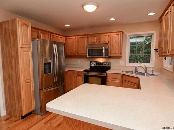 5th image of 45 Cobble Hill Dr