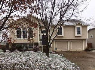 704 Raven Dr, Greenwood, MO 64034
