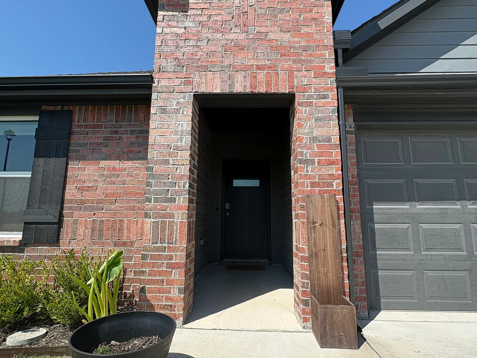 4 bed, 1796 sqft, $2,300 — Photo 2