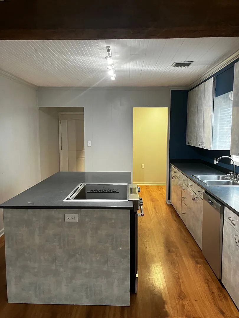 3 Bedroom House in Duson — Photo 3