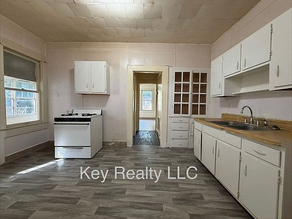 5th image of 114 Cottage St