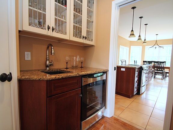 3rd image of 49 Hyacinth Ln