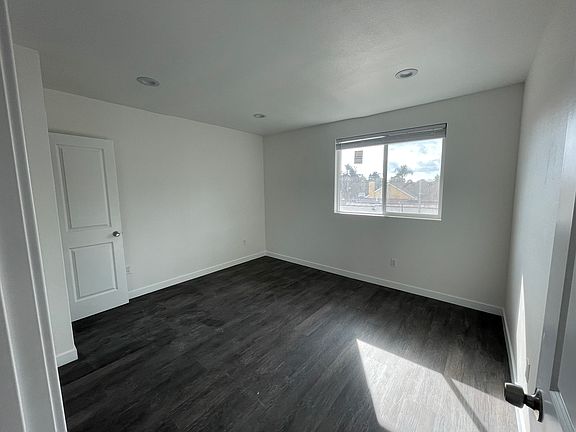 4th image of 10305 Rosewood Ave
