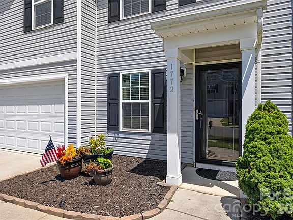 4th image of 1772 Eastway Dr