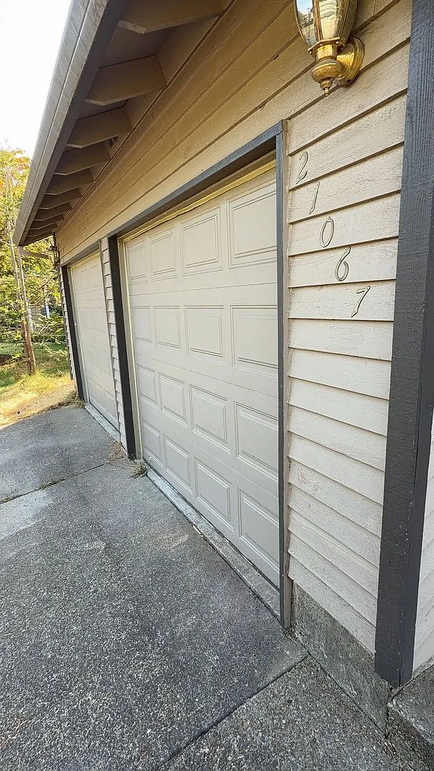 Charming 3-Bedroom Tualatin Home with Detached Office, Garden & Fireplace — Photo 1