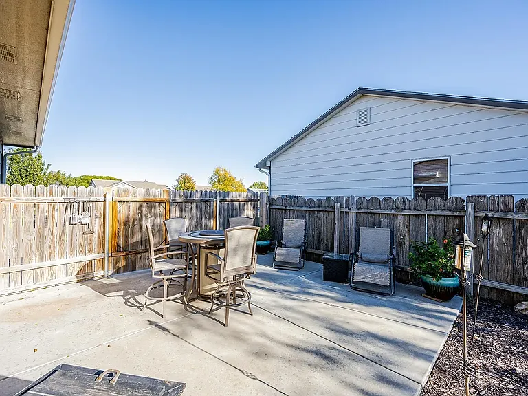 609 S Longbranch Dr — Photo 25