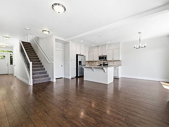 5th image of 1068 SE Leonel Ln