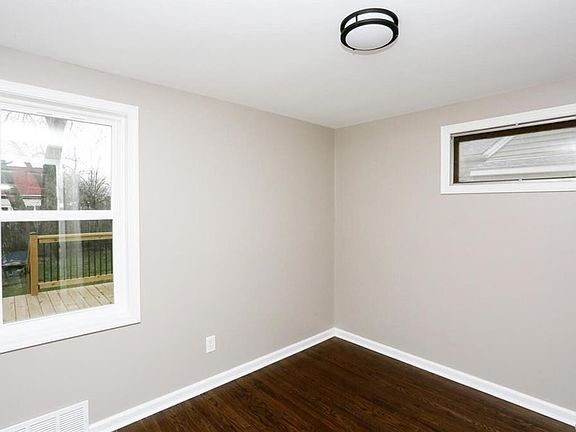 4th image of 226 Camden Ave