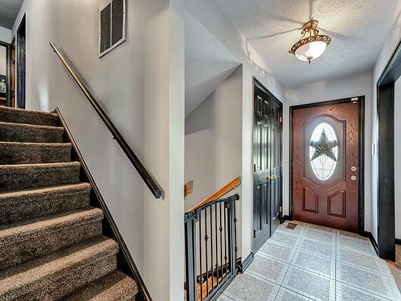 3rd image of 113 Mirror Lake Dr