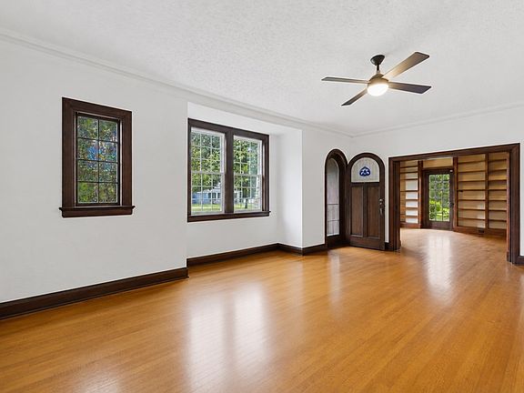 3rd image of 511 Cambridge Ave E