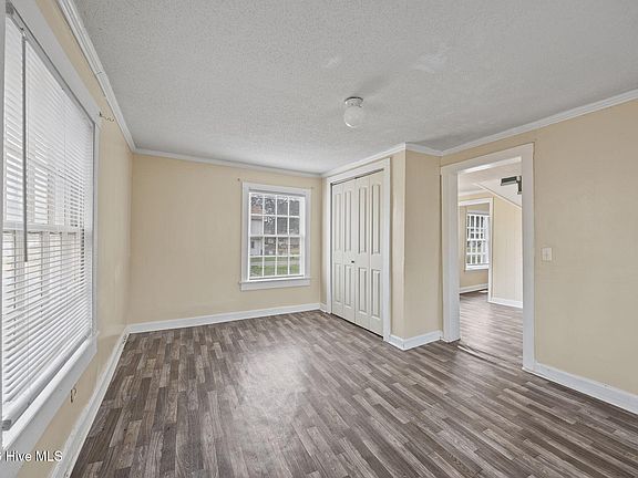 17th image of 408 Boush Street