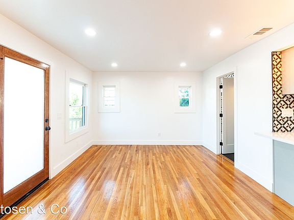 3rd image of 6168 York Blvd